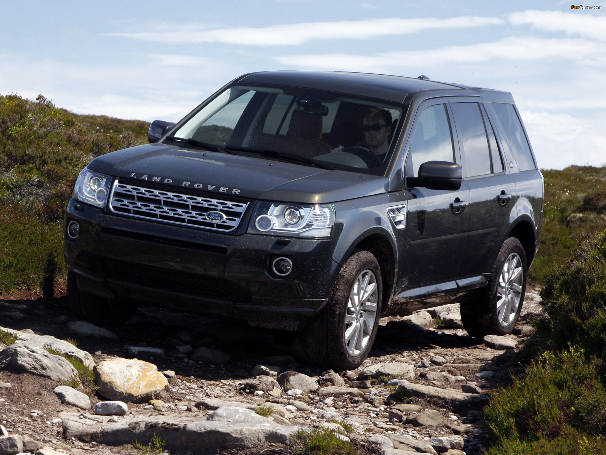 Photos of Land Rover Freelander 2 SD4 2012 (2048 x 1536)