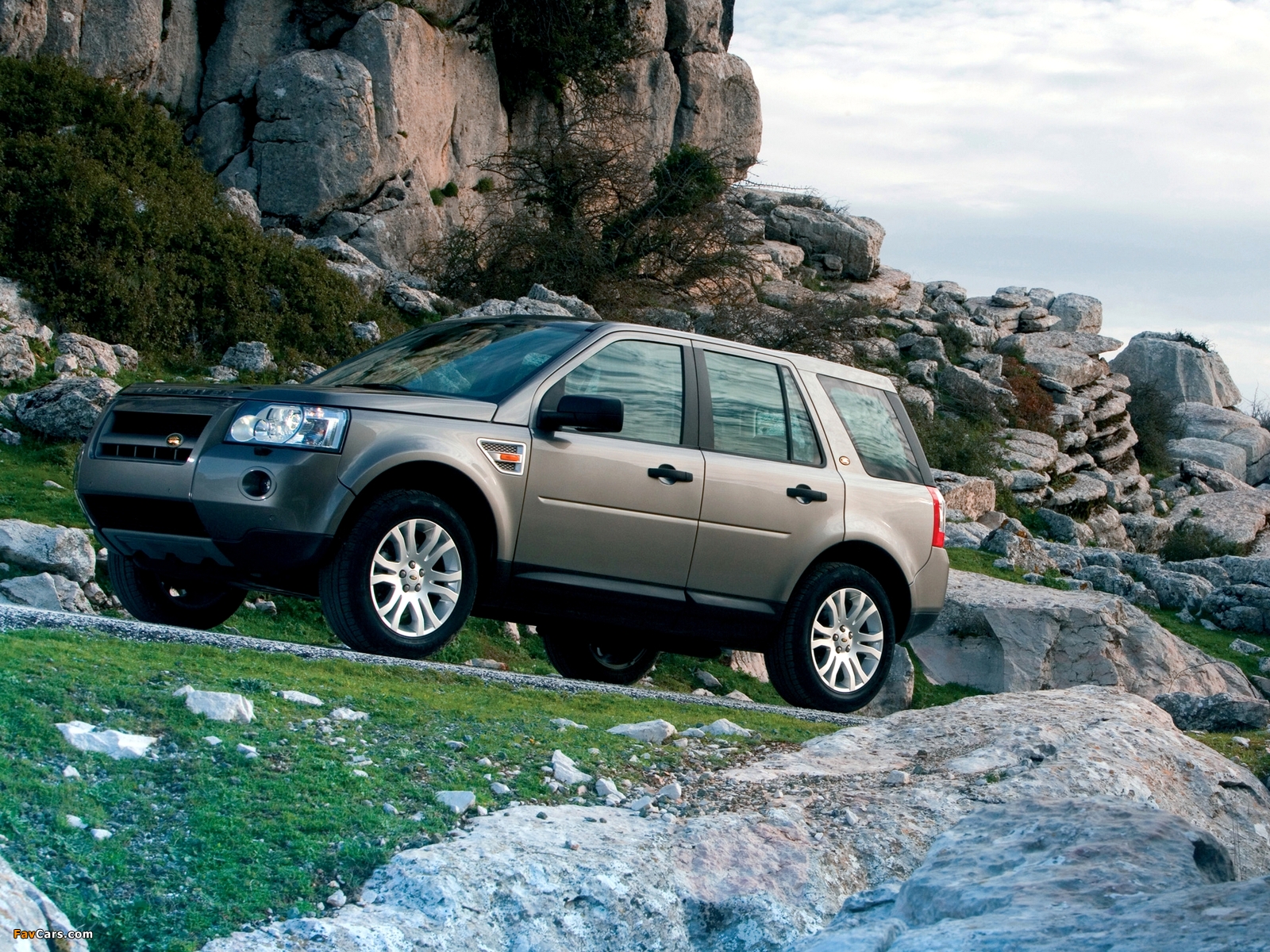 Pictures of Land Rover Freelander 2 2007–10 (1600 x 1200)