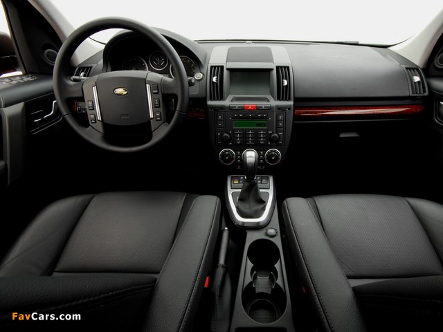 Land Rover LR2 HSE 2006–10 wallpapers (640 x 480)