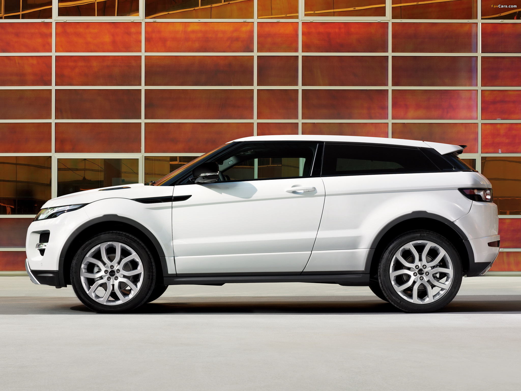 Images of Range Rover Evoque Coupe Dynamic 2011 (2048 x 1536)