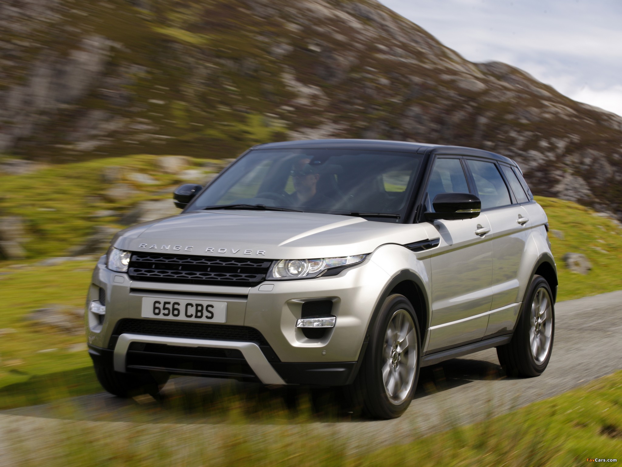 Range Rover Evoque SD4 Dynamic UK-spec 2011 photos (2048 x 1536)