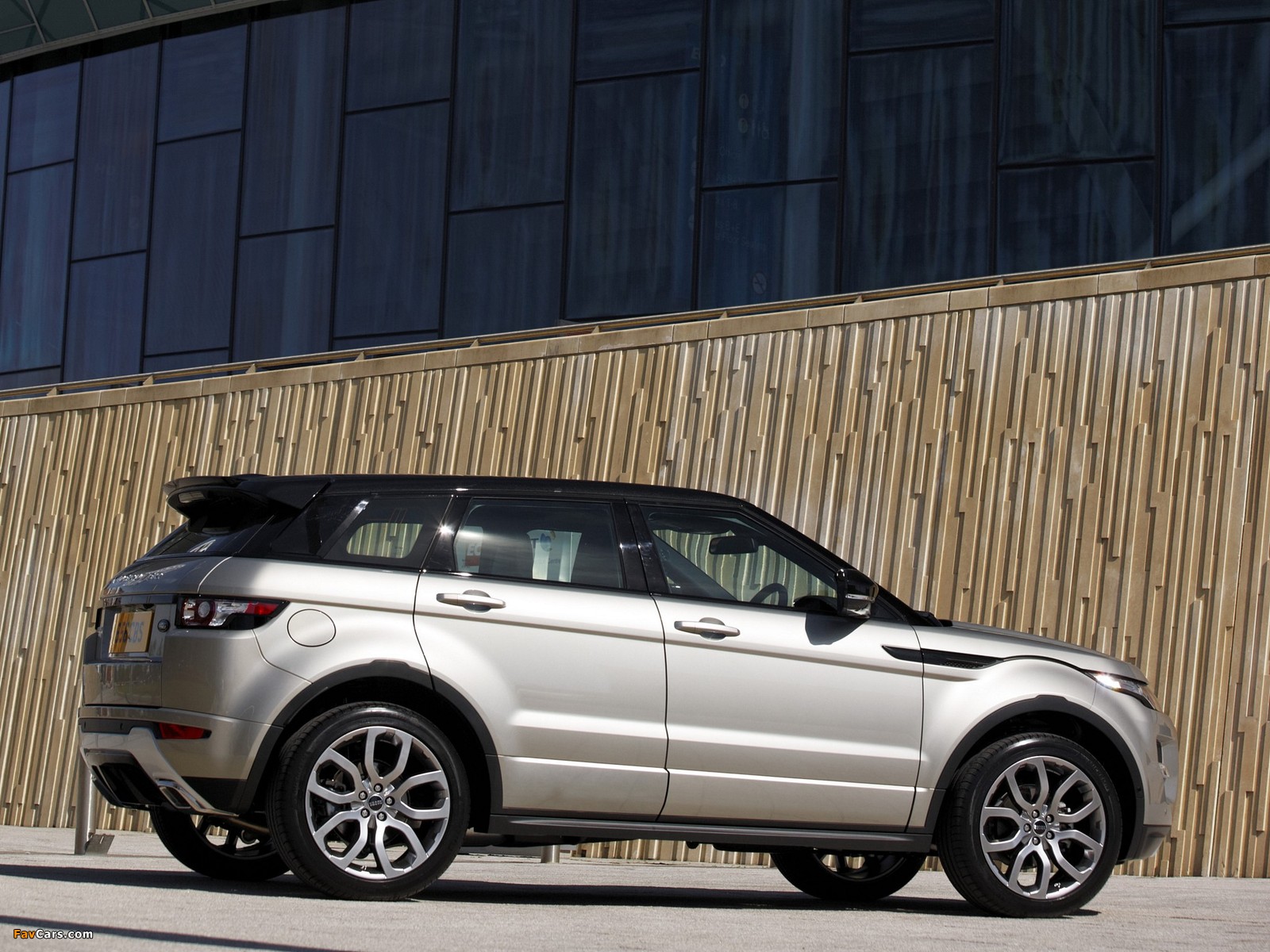 Range Rover Evoque SD4 Dynamic UK-spec 2011 photos (1600 x 1200)