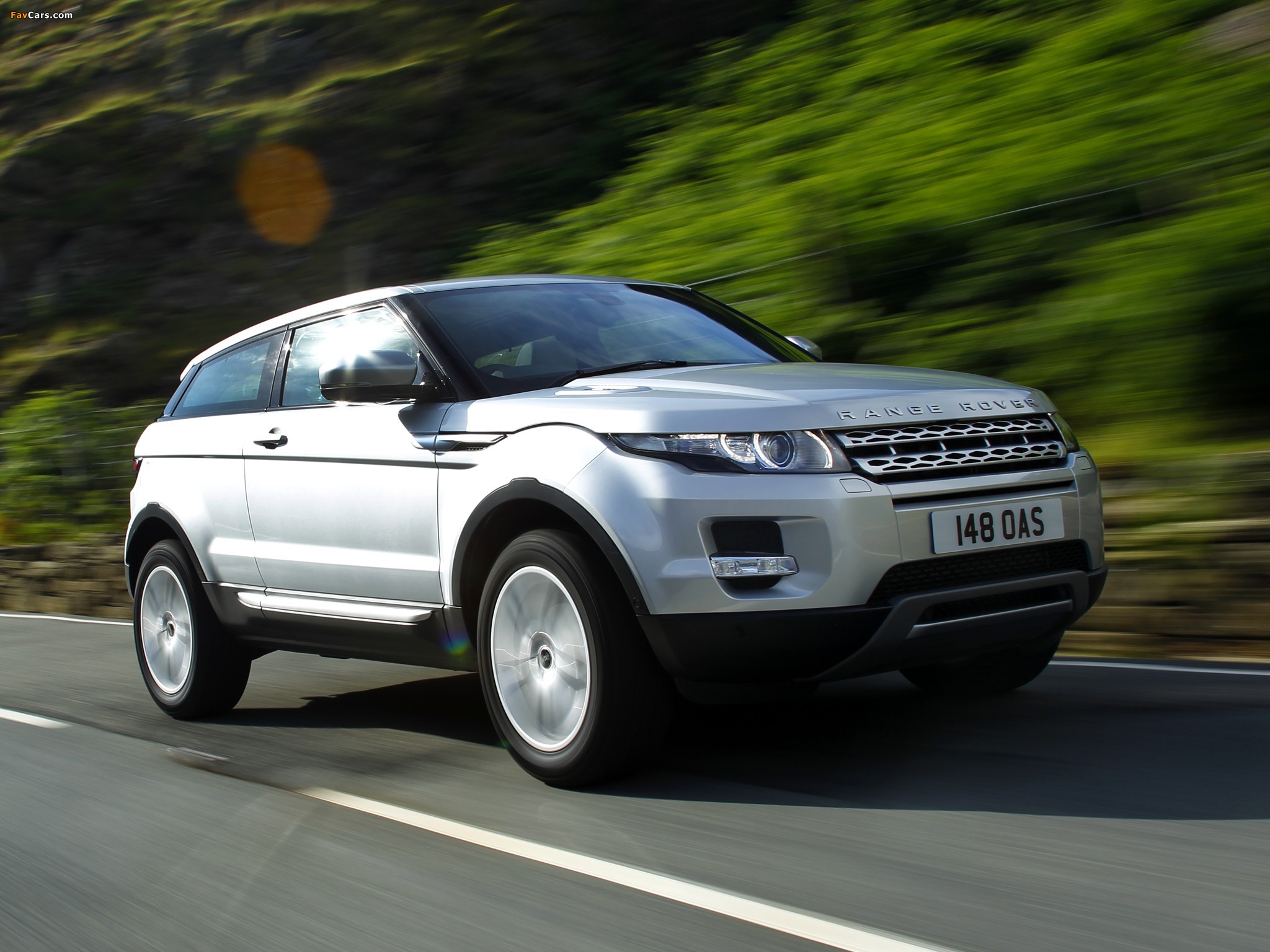 Range Rover Evoque Coupe Si4 Prestige UK-spec 2011 wallpapers (2048 x 1536)