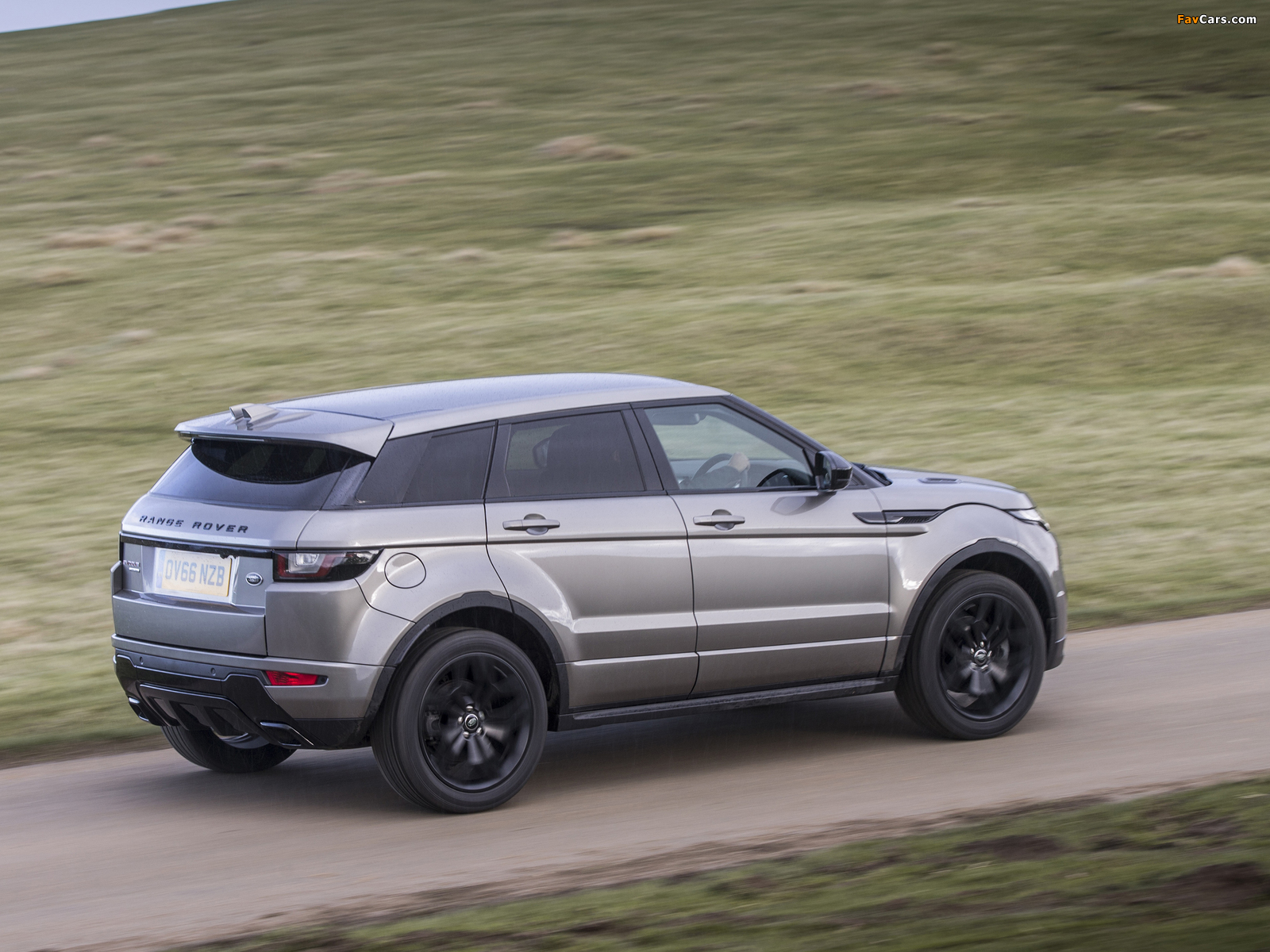 Range Rover Evoque HSE Dynamic UK-spec 2015 pictures (1600 x 1200)