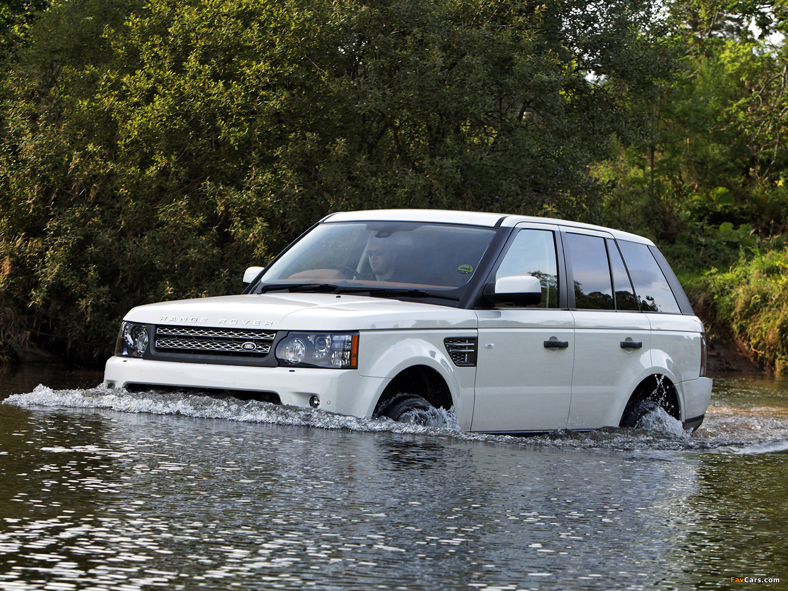 Range Rover Sport Supercharged UK-spec 2009–13 wallpapers (1600 x 1200)