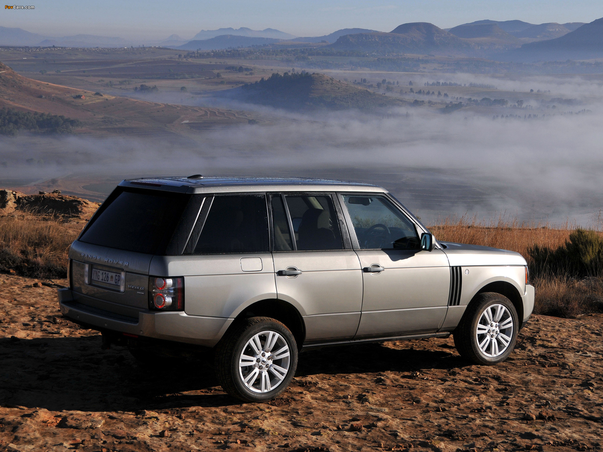 Images of Range Rover Vogue ZA-spec (L322) 2009–12 (2048 x 1536)