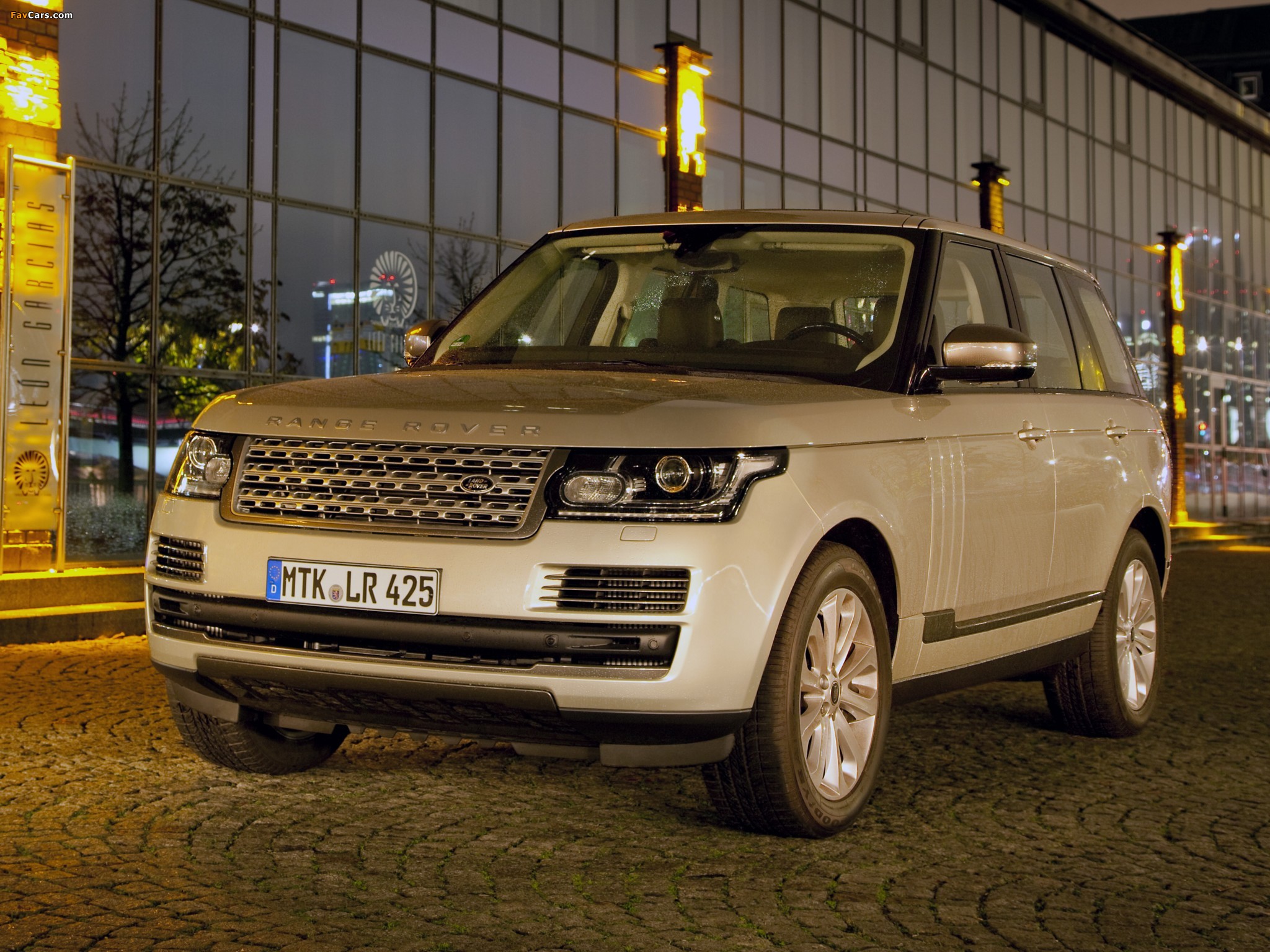 Images of Range Rover Vogue SDV8 (L405) 2012 (2048 x 1536)