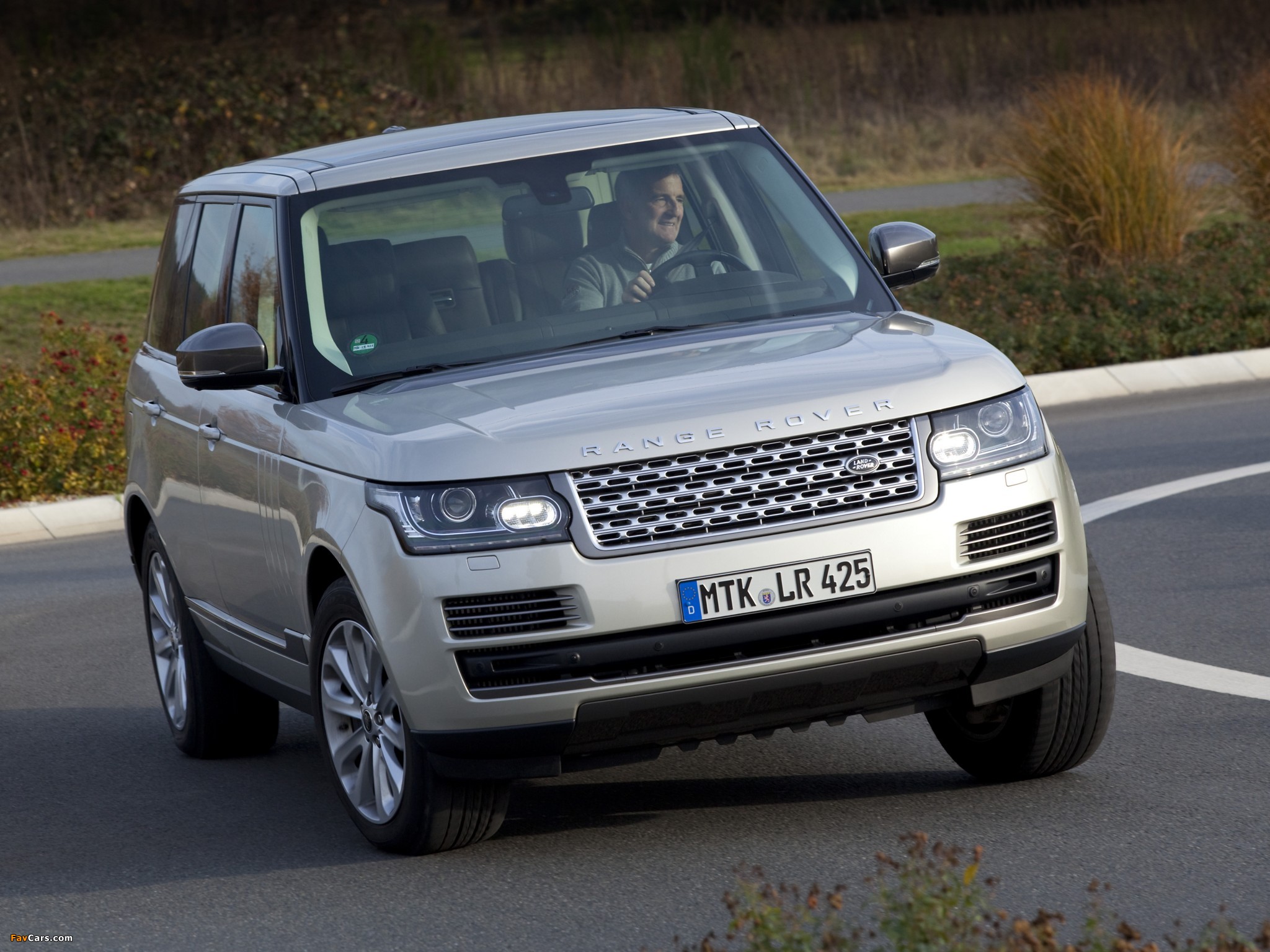 Range Rover Vogue SDV8 (L405) 2012 pictures (2048 x 1536)