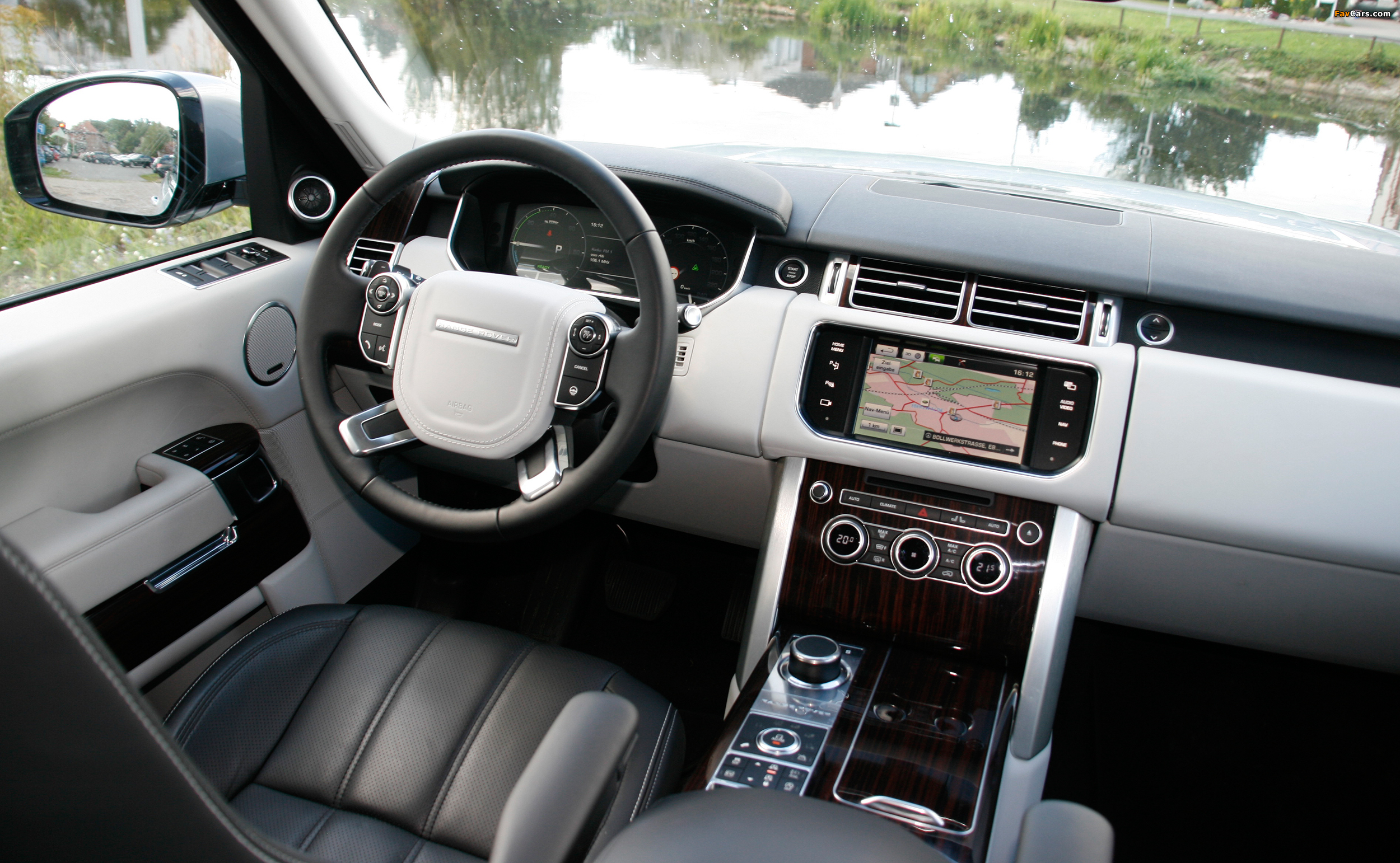 Range Rover Hybrid (L405) 2014 images (2500 x 1542)