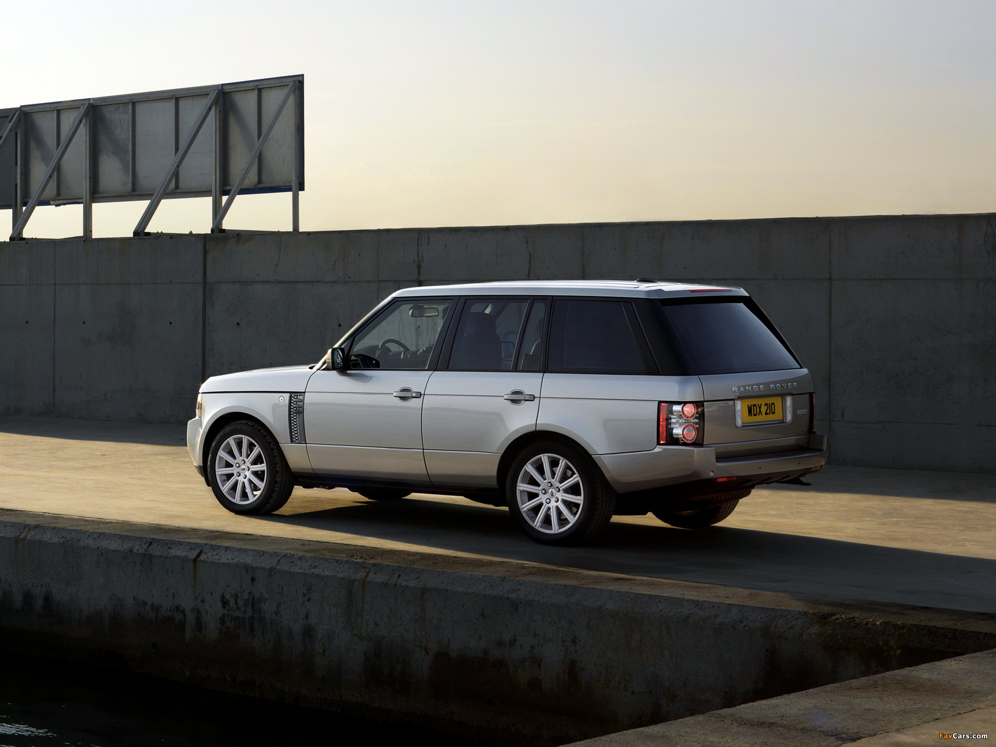Photos of Range Rover Supercharged (L322) 2009–12 (2048 x 1536)