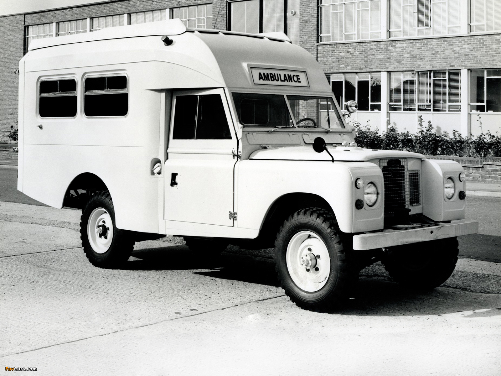 Land Rover Series III 109 Ambulance pictures (1600 x 1200)