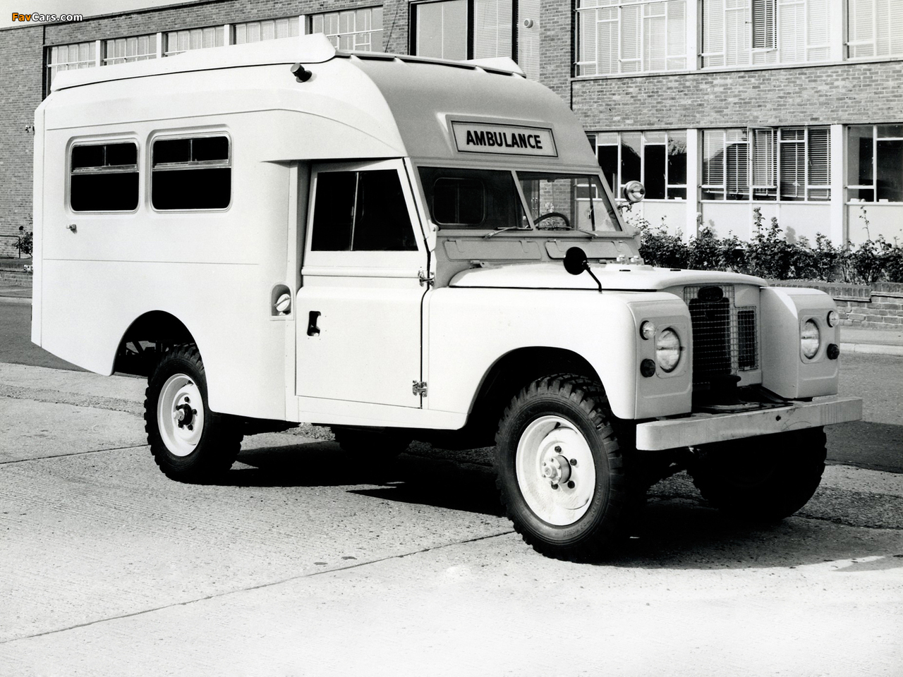 Land Rover Series III 109 Ambulance pictures (1280 x 960)