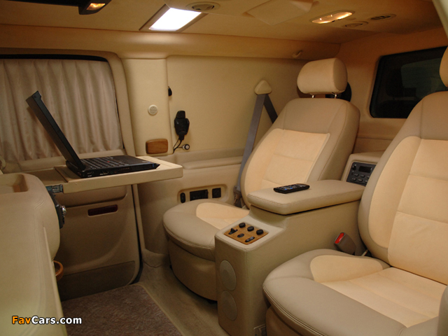 Pictures of Chevrolet Suburban (GMT900) 2009 (640 x 480)
