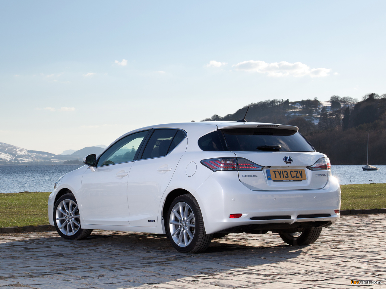 Lexus CT 200h UK-spec 2010–14 images (1280 x 960)