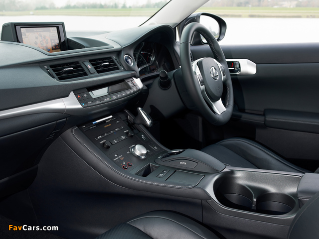 Lexus CT 200h UK-spec 2010–14 images (640 x 480)