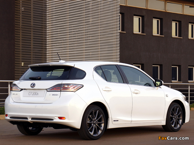 Lexus CT 200h F-Sport ZA-spec 2011–14 wallpapers (640 x 480)