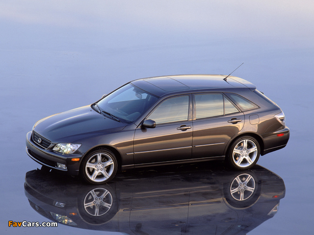 Images of Lexus IS 300 SportCross US-spec (XE10) 2001–05 (640 x 480)