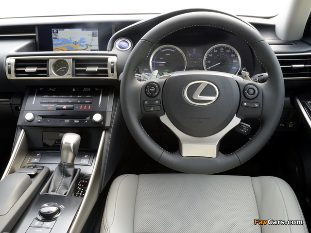 Images of Lexus IS 300h UK-spec (XE30) 2013 (640 x 480)