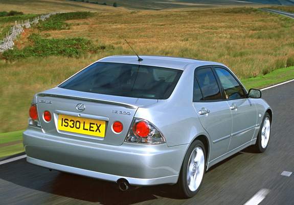 Lexus IS 300 UK-spec (XE10) 2001–05 images
