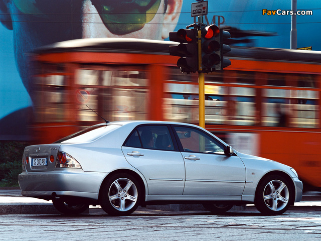Lexus IS 300 EU-spec (XE10) 2001–05 photos (640 x 480)