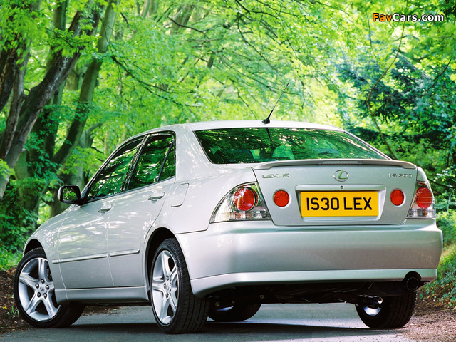 Lexus IS 300 UK-spec (XE10) 2001–05 pictures (640 x 480)