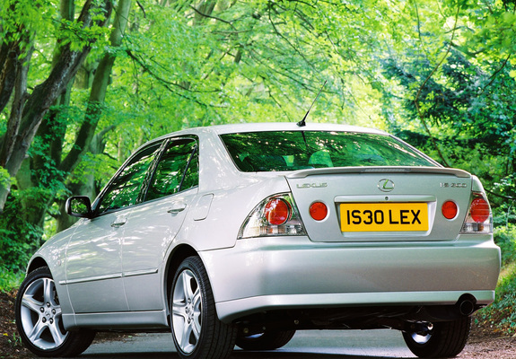 Lexus IS 300 UK-spec (XE10) 2001–05 pictures
