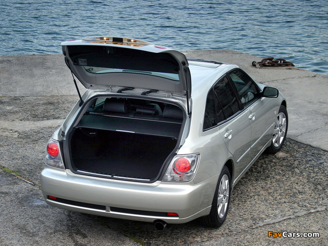Lexus IS 200 SportCross UK-spec (XE10) 2002–05 photos (640 x 480)
