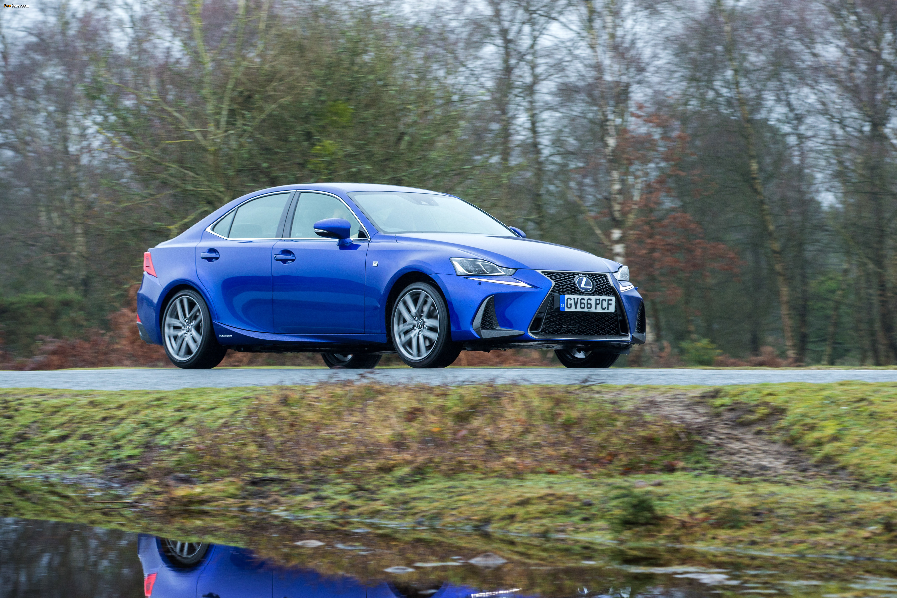 Lexus IS 300h F SPORT UK-spec 2016 images (3600 x 2400)