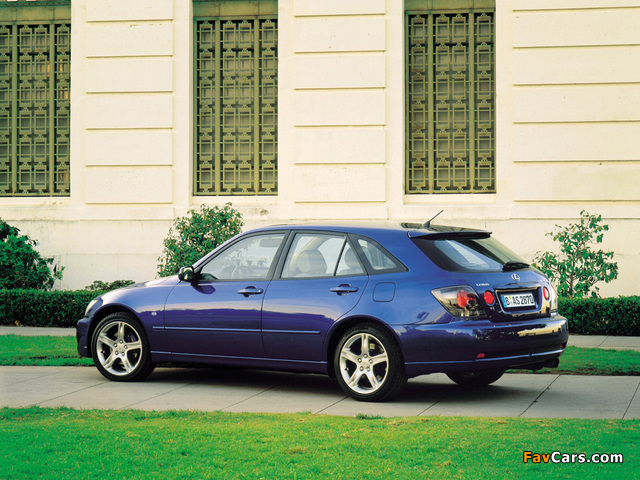 Photos of Lexus IS 300 SportCross EU-spec (XE10) 2001–05 (640 x 480)