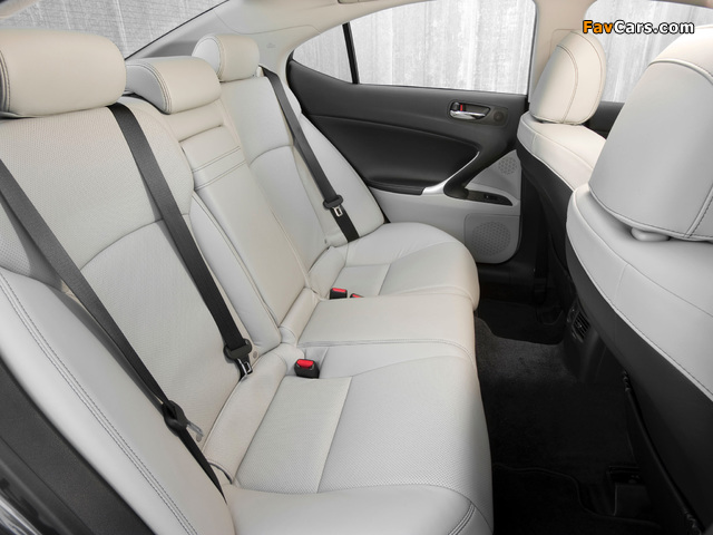 Photos of Lexus IS 350 (XE20) 2010–13 (640 x 480)