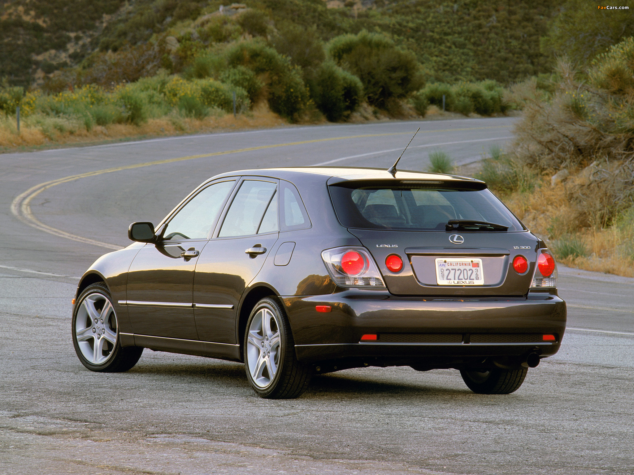 Pictures of Lexus IS 300 SportCross (XE10) 2001–05 (2048 x 1536)