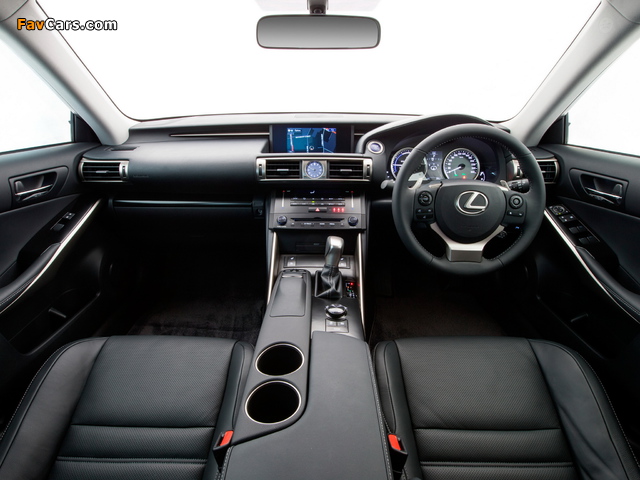 Pictures of Lexus IS 300h AU-spec (XE30) 2013 (640 x 480)