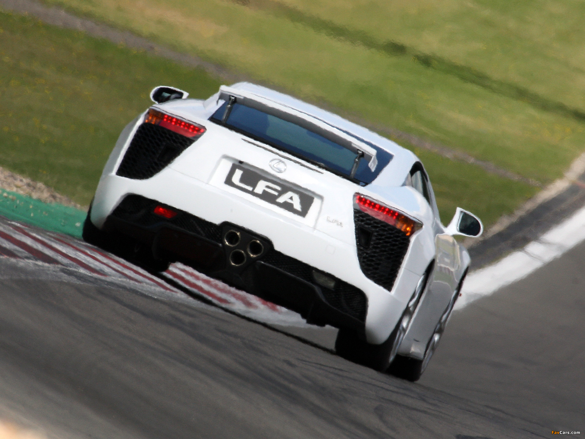 Photos of Lexus LFA JP-spec 2010–12 (2048 x 1536)