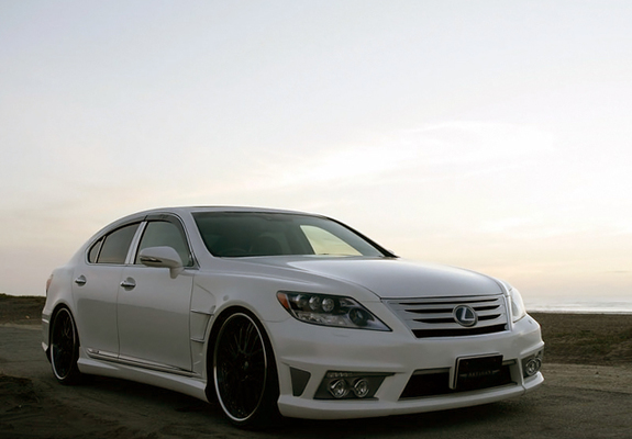 【平成２５年式　後期型】　レクサスＬＳ　フロントバンパー　【ＬＳ ４６０】【個人宅様配送不可】 レクサス LS460 前期(USF40) 社外 フロントバンパー メッキ グリル付 1F2→色替黒 ⁄ 52159-50A10-B0 k081535  中古20240416 | メイクバリューカーパーツ