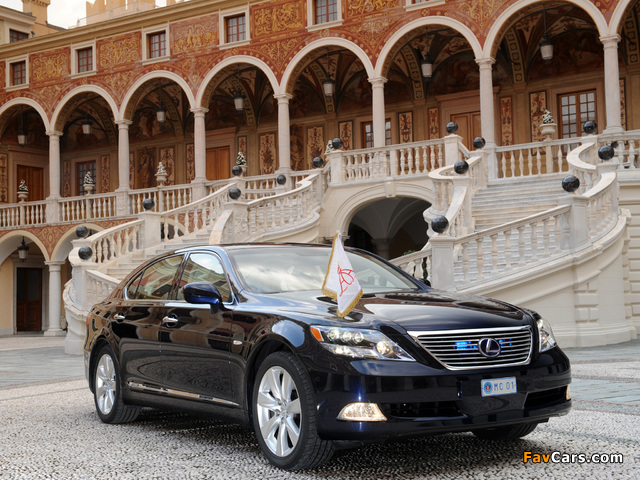 Lexus LS 600h Monaco Royal Wedding Official Car (UVF45) 2011 images (640 x 480)