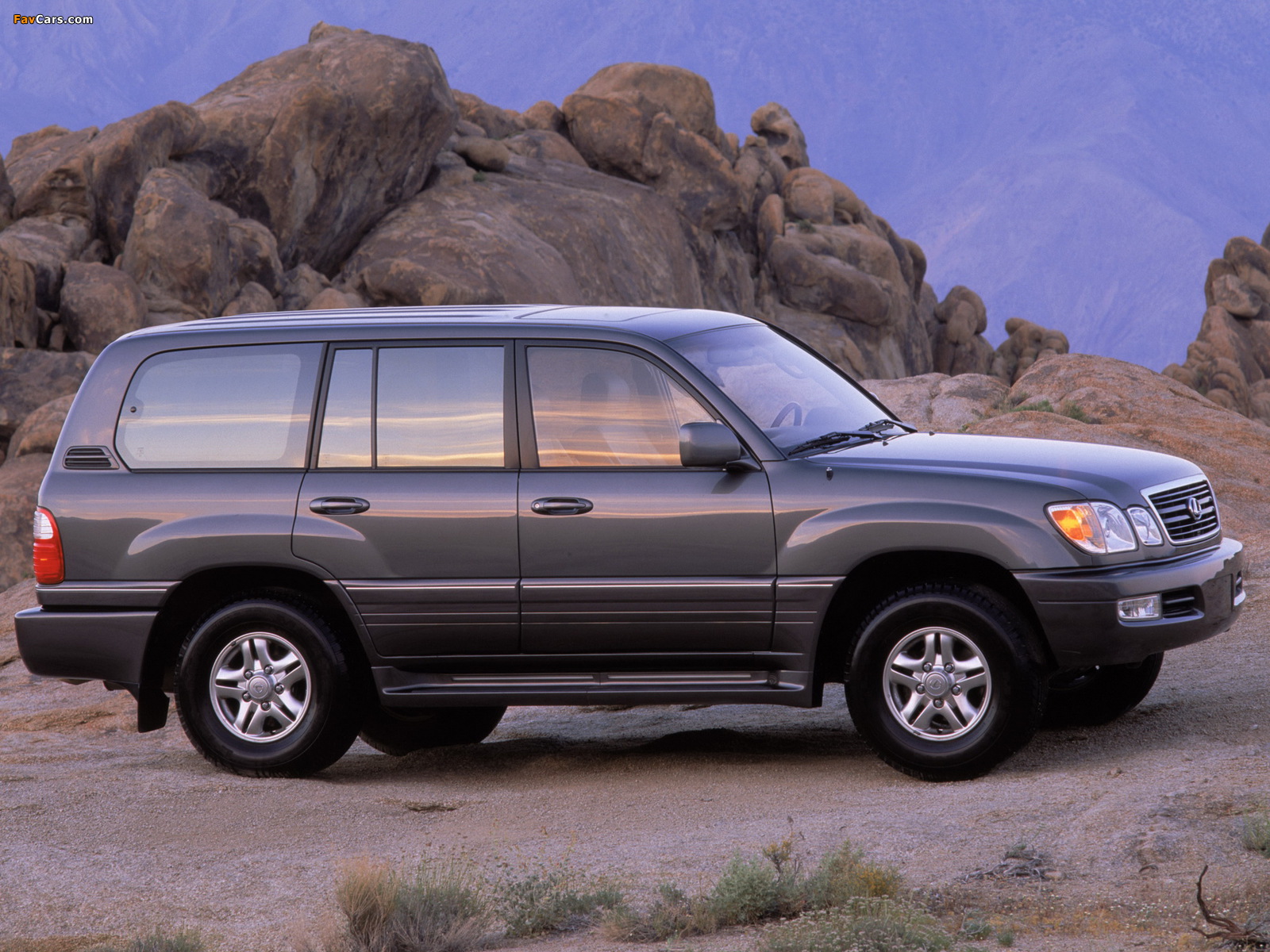 Lexus LX 470 (UZJ100) 2001–03 wallpapers (1600 x 1200)