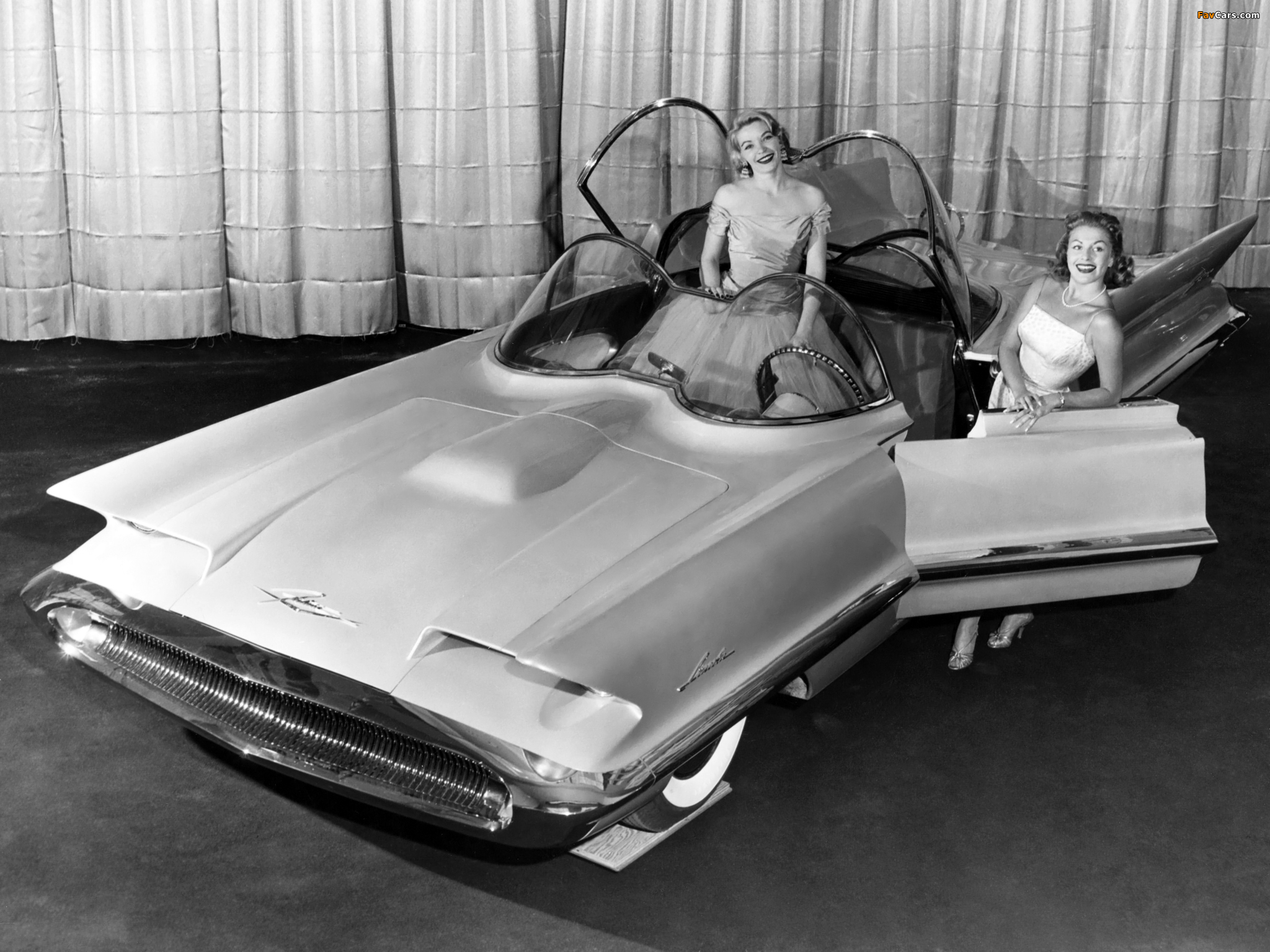Images of Lincoln Futura Concept Car 1955 (2048 x 1536)