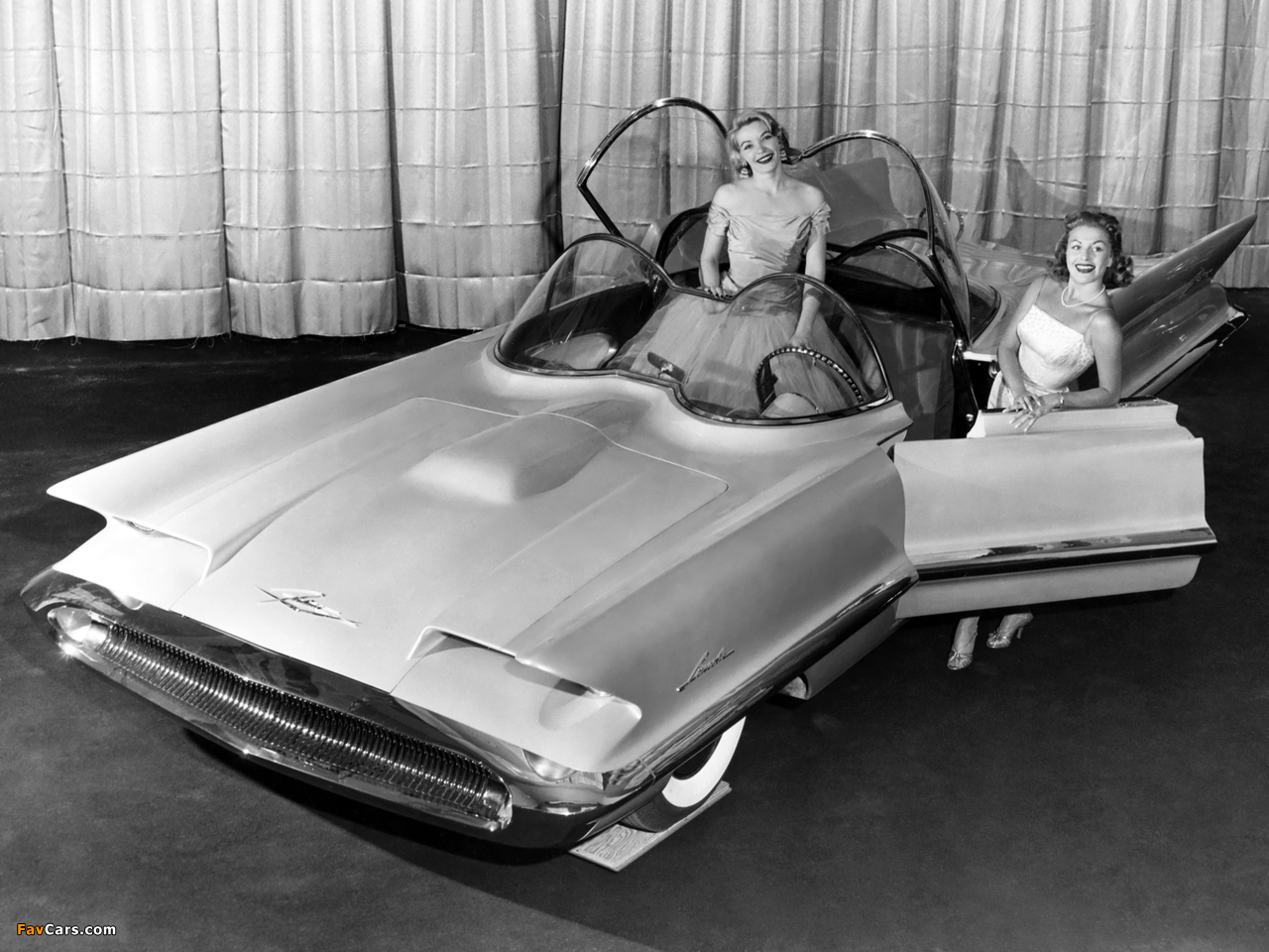 Images of Lincoln Futura Concept Car 1955 (1280 x 960)
