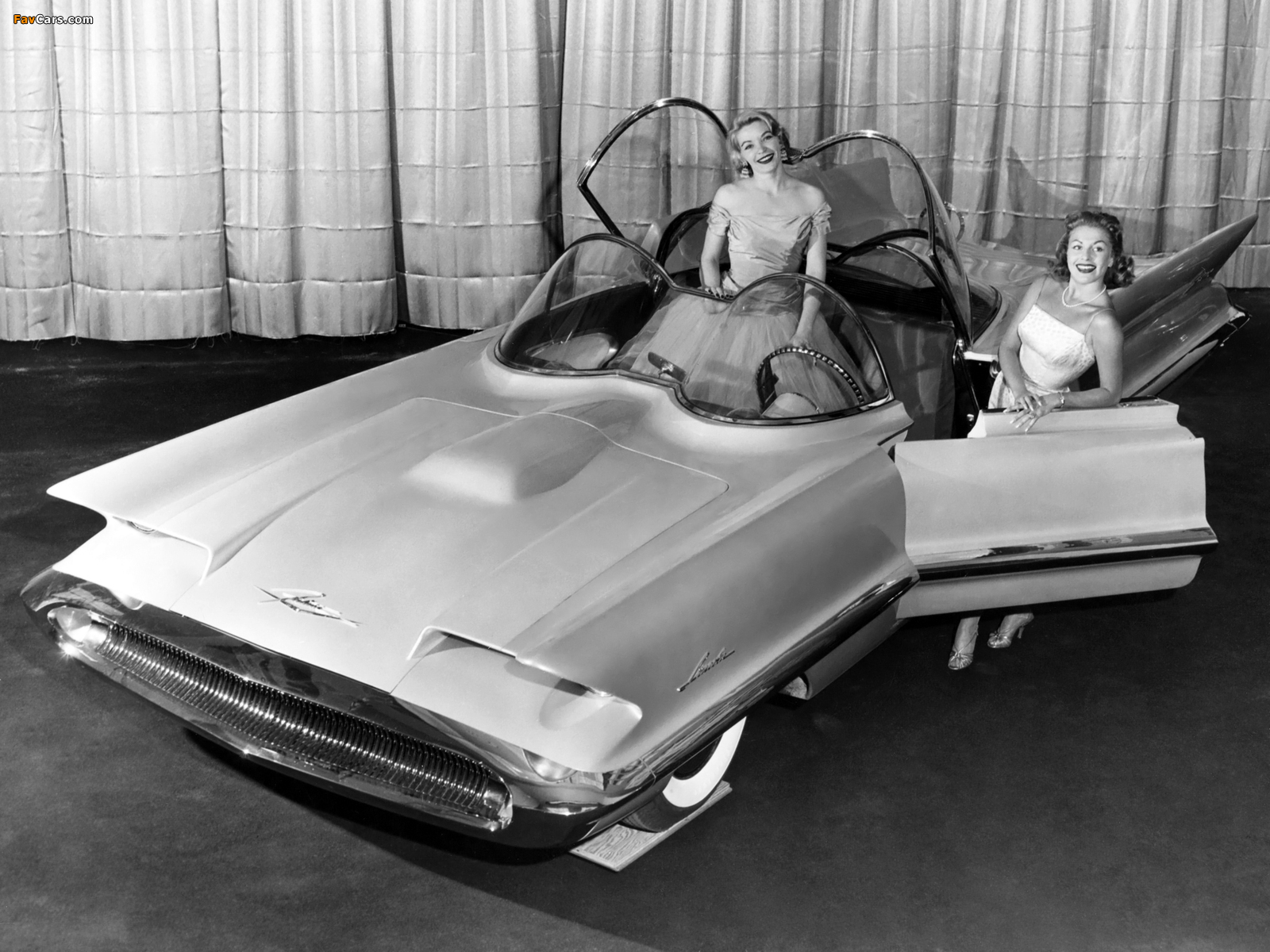 Images of Lincoln Futura Concept Car 1955 (1600 x 1200)