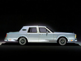 Lincoln Continental Mark VI 4-door Sedan 1980–83 photos