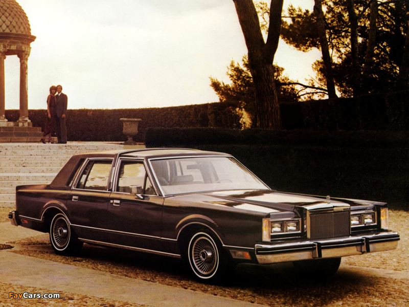 Lincoln Continental Mark VI 4-door Sedan 1980–83 pictures (800 x 600)