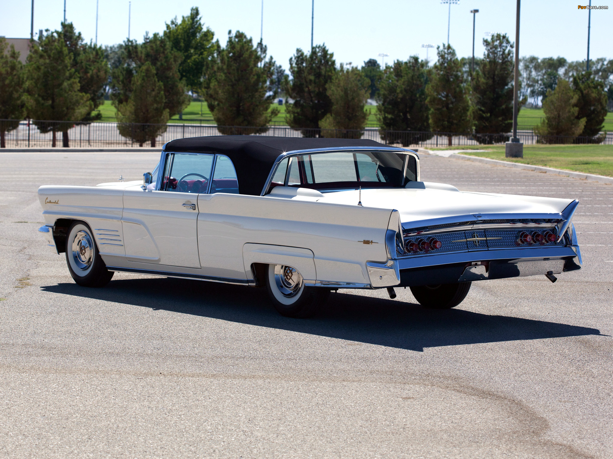 Pictures of Lincoln Continental Mark V Convertible (68A) 1960 (2048 x 1536)