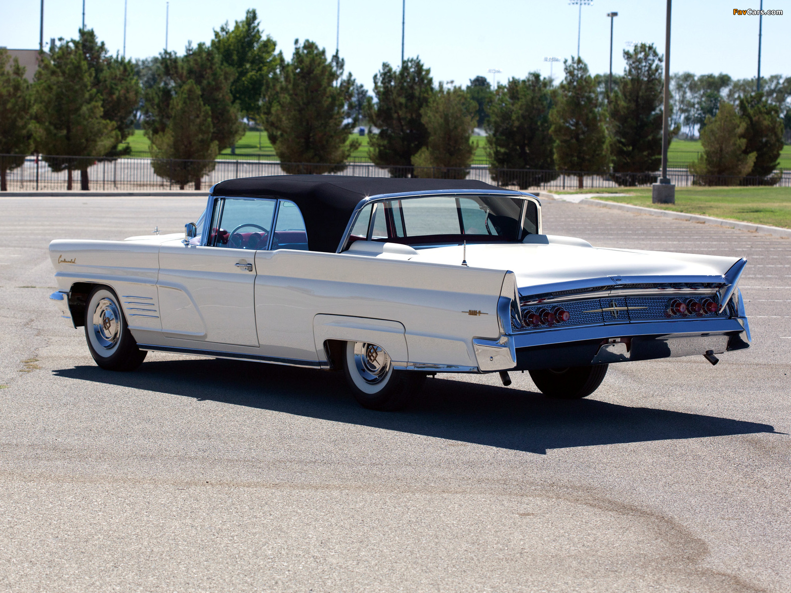 Pictures of Lincoln Continental Mark V Convertible (68A) 1960 (1600 x 1200)