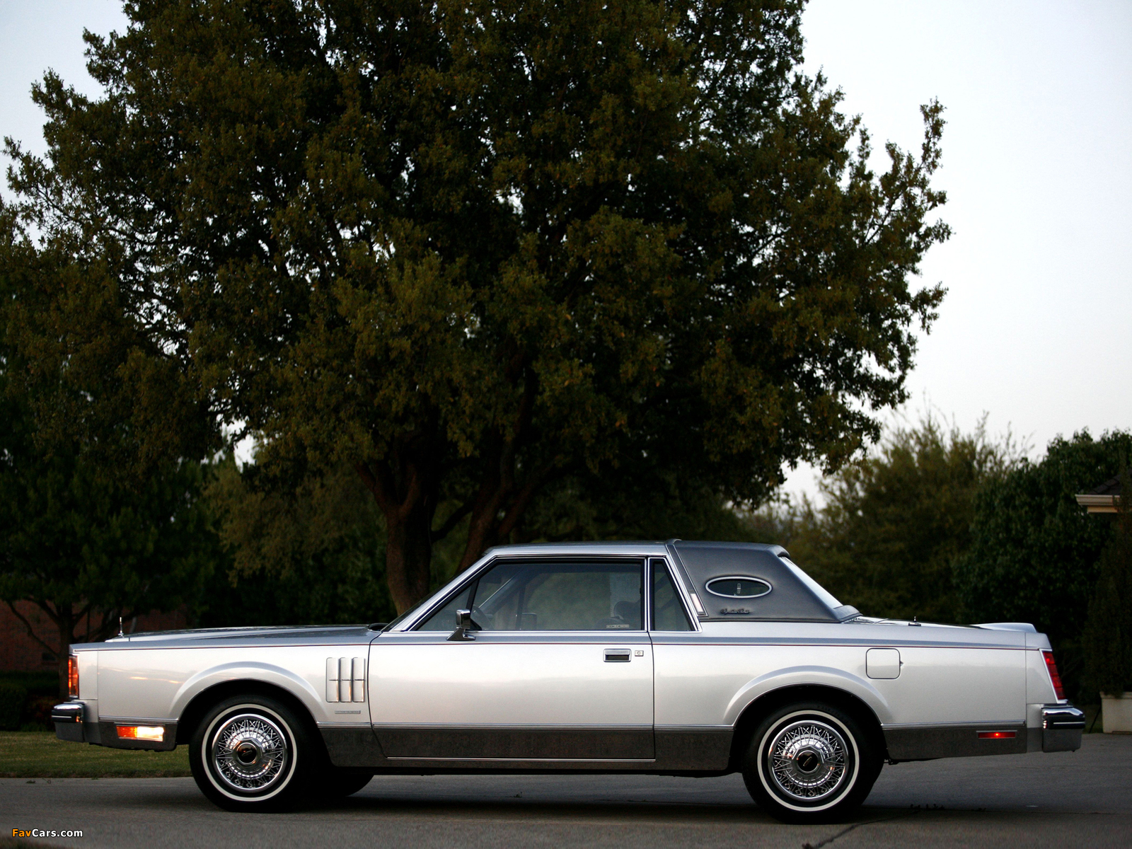 Lincoln Continental Mark VI Signature Series Coupe 1983 wallpapers (1600 x 1200)