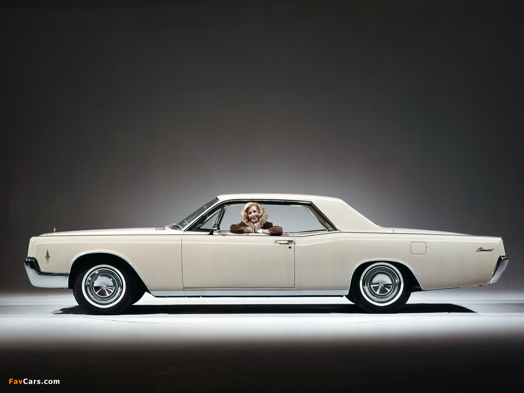 Images of Lincoln Continental Hardtop Coupe 1966 (1024 x 768)