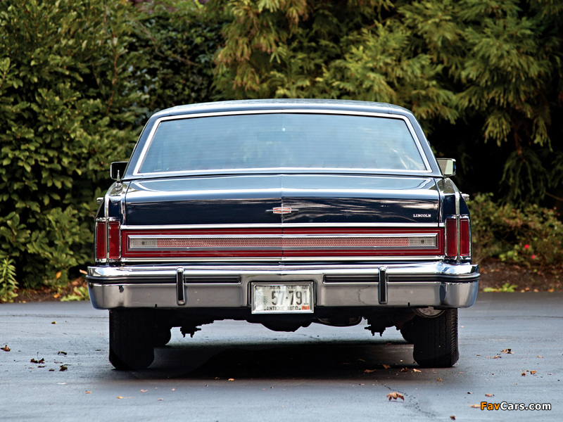 Images of Lincoln Continental Town Car 1977 (800 x 600)