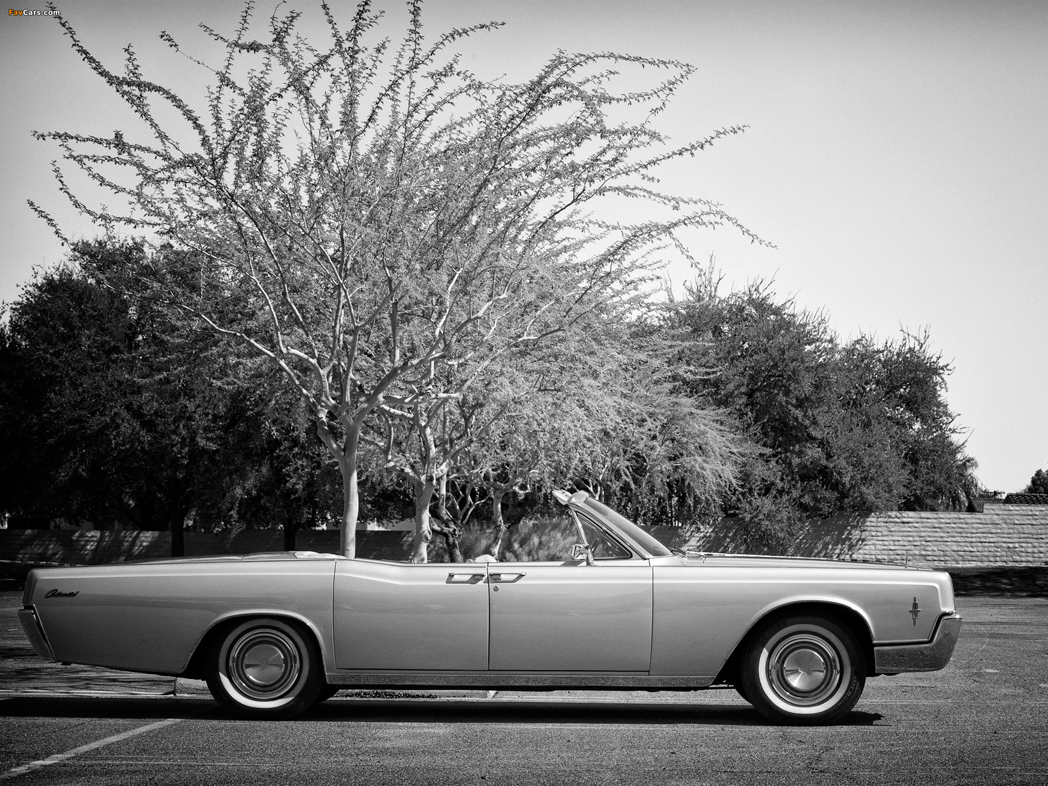Lincoln Continental Convertible (74A) 1966 photos (2048 x 1536)