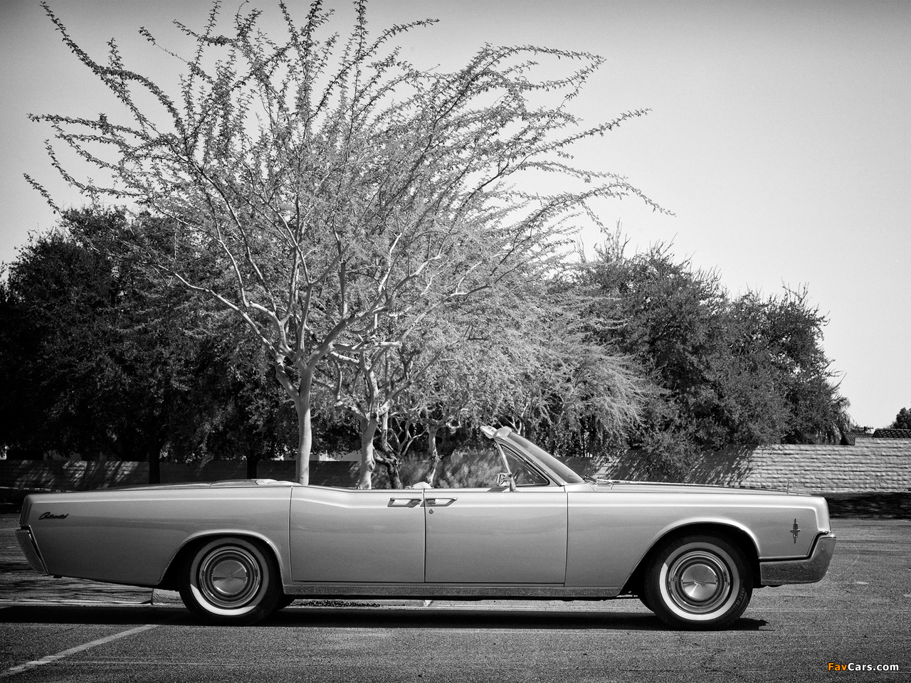 Lincoln Continental Convertible (74A) 1966 photos (1280 x 960)