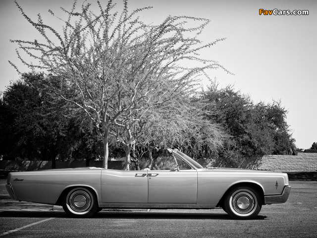 Lincoln Continental Convertible (74A) 1966 photos (640 x 480)