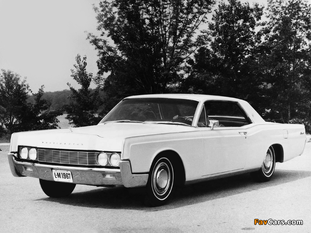 Lincoln Continental Hardtop Coupe (65A) 1967 images (640 x 480)